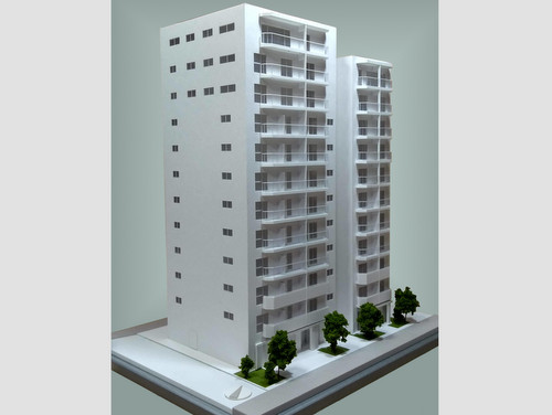 468 1/100白外観模型